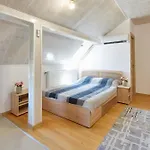 One Bedroom Apartment By Squashtech - 3